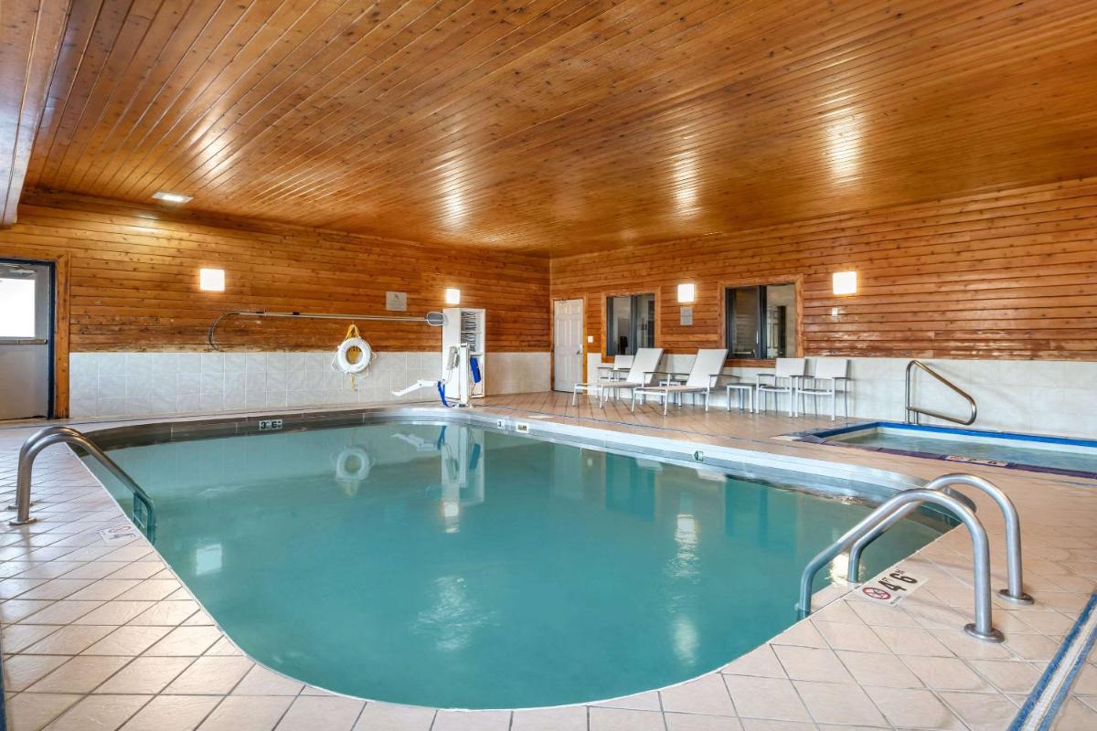 Country Inn & Suites by Radisson, Watertown, SD - Housity