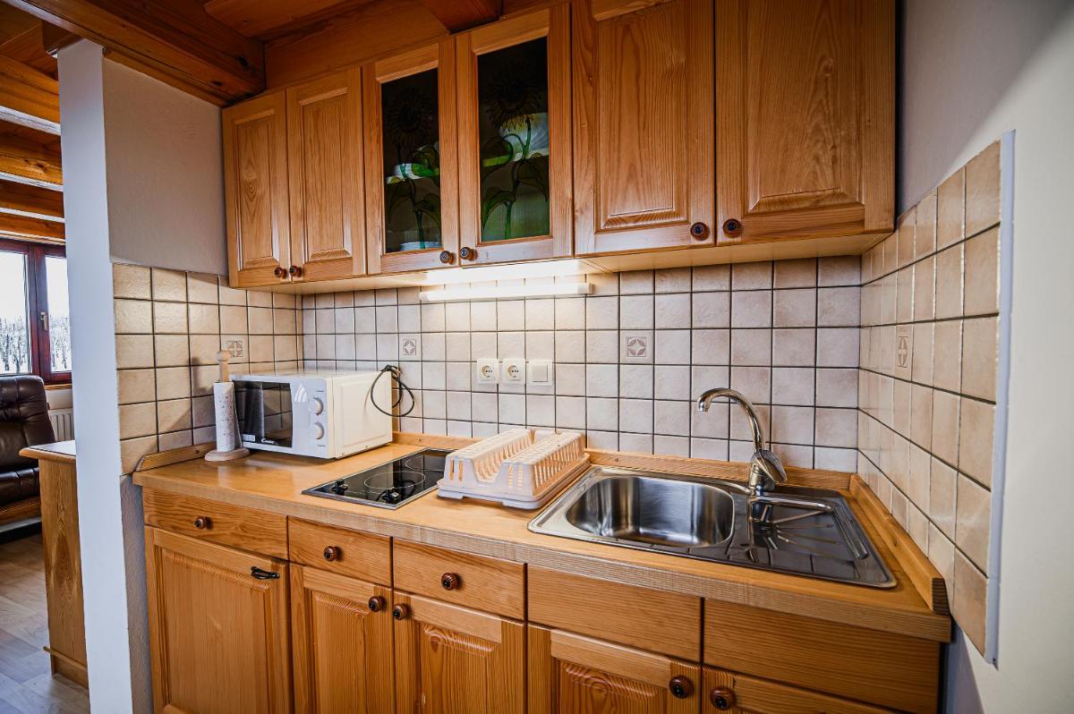 Vineyard Cottage Maleric with Pool Access - Housity