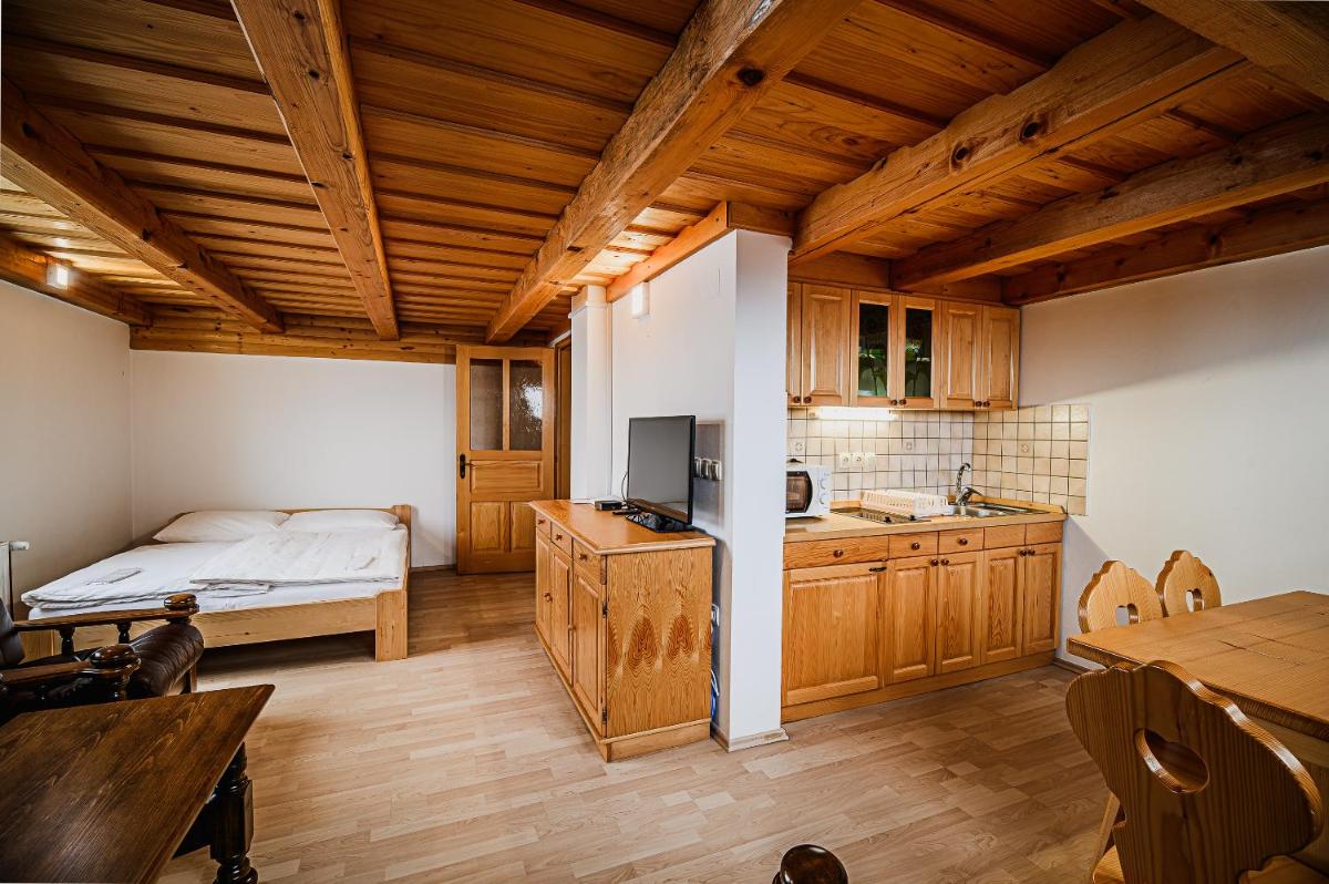 Vineyard Cottage Maleric with Pool Access - Housity