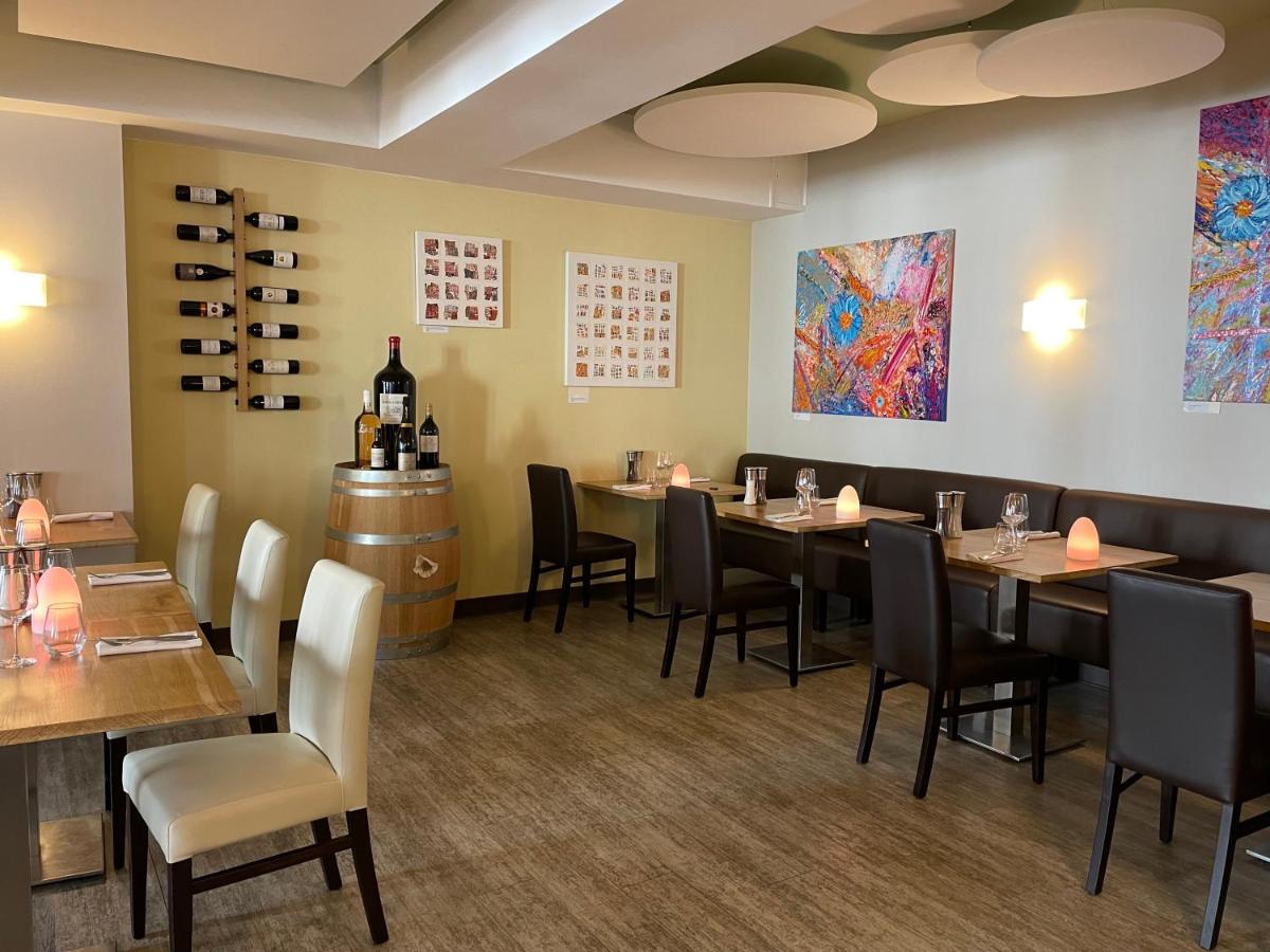 Hôtel Restaurant La Boule d'Or - Housity