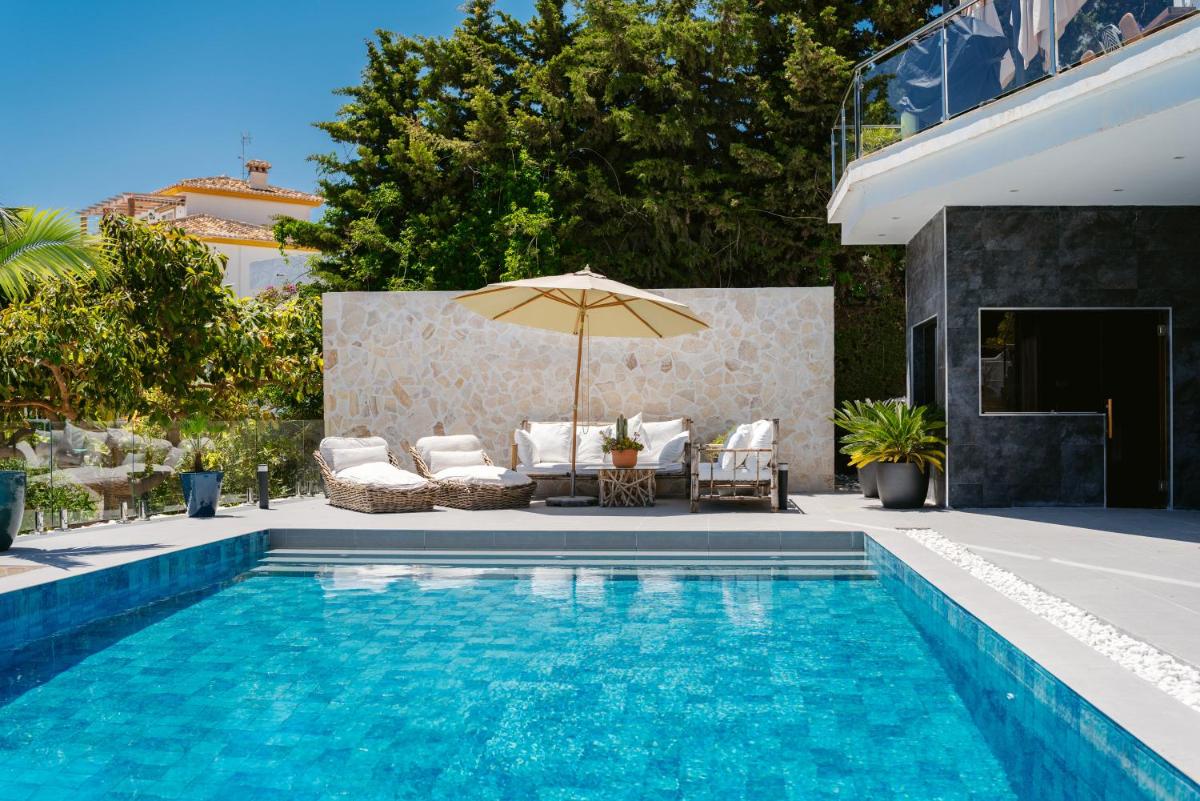Luxury Villa with Sauna and Heated Pool for 14PAX! - Hizvo