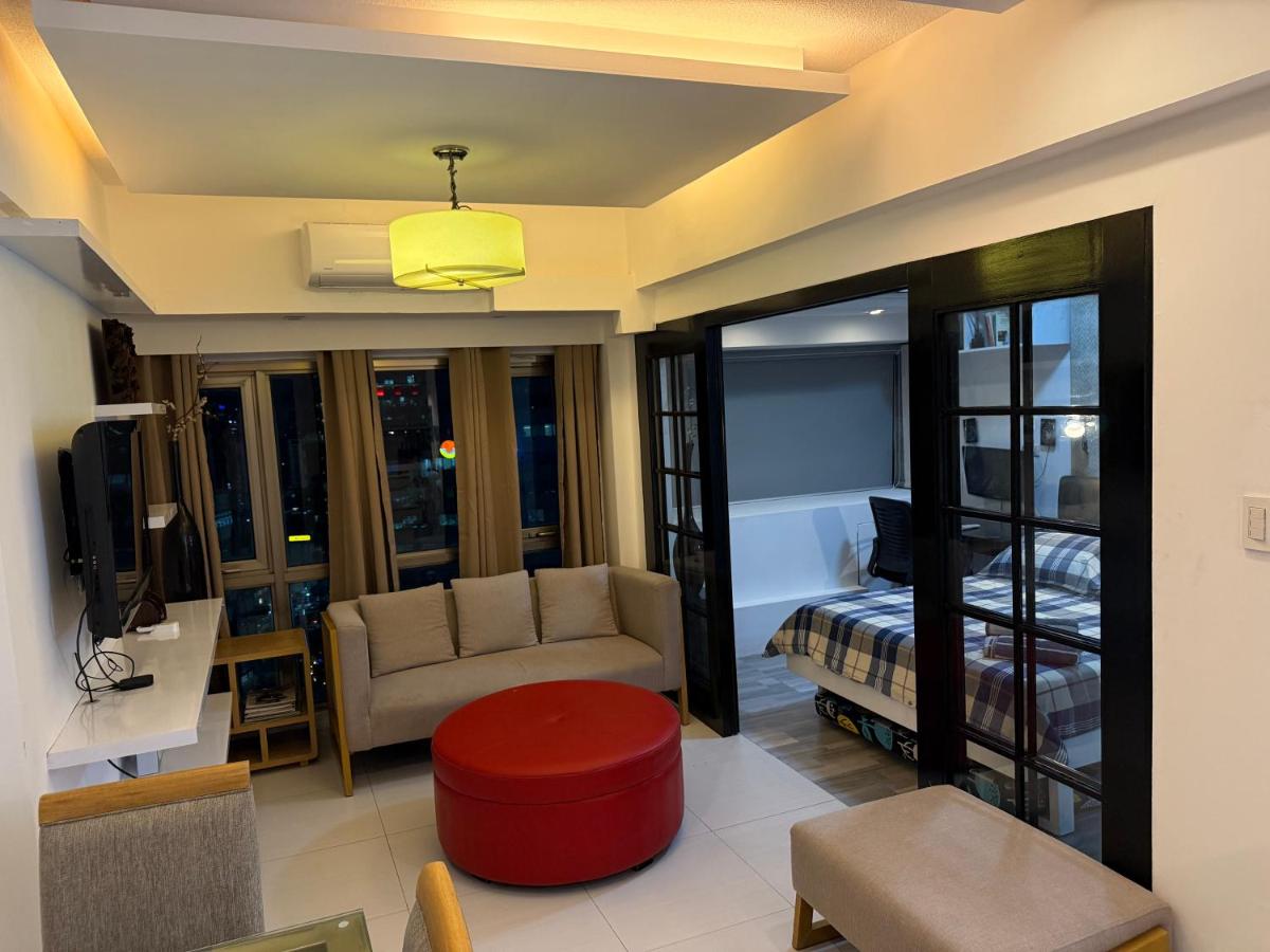 Luxury Condo at Forbeswood Parklane The Fort BGC - Housity