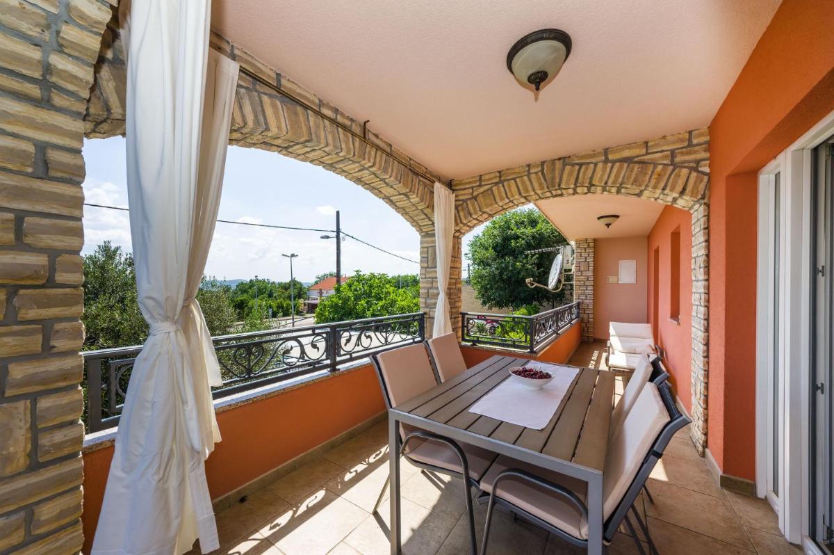 Apartments Orkula - Housity