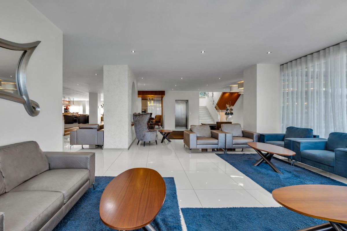 Uma área de estar em Santa Eulalia Hotel & Spa