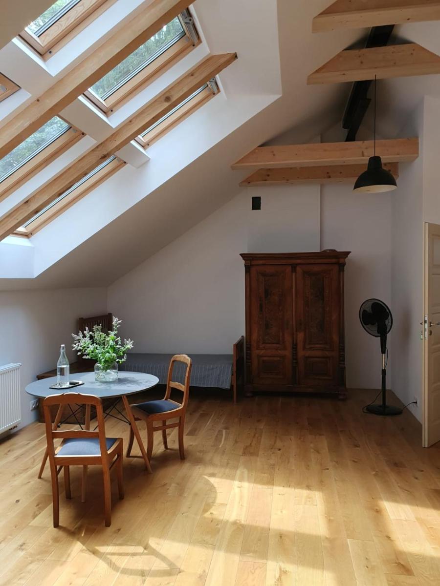 Nowy Dwór w Goszycach - Housity