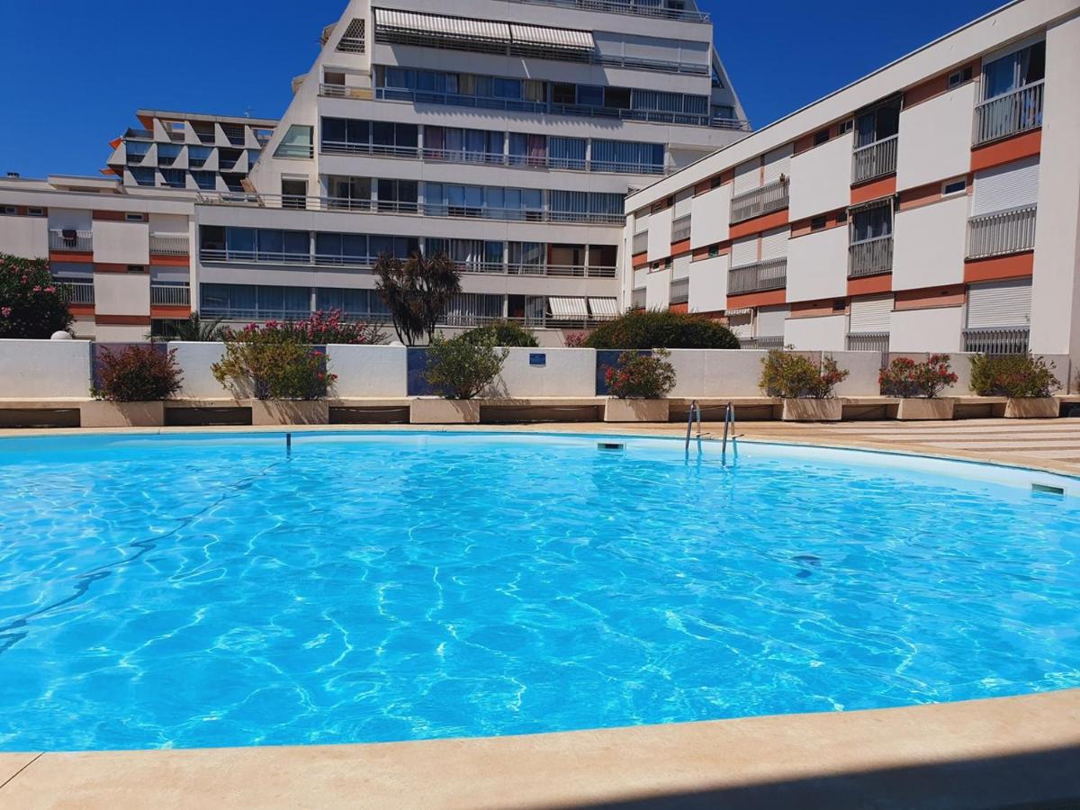 Suite Élégante Club Centre-ville Wifi Piscine - ROSSIconciergerie - Linge inclus - Housity