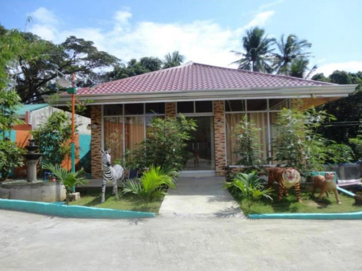 RedDoorz @ Classique Pan Oriental Hotel and Resort Batangas - Housity