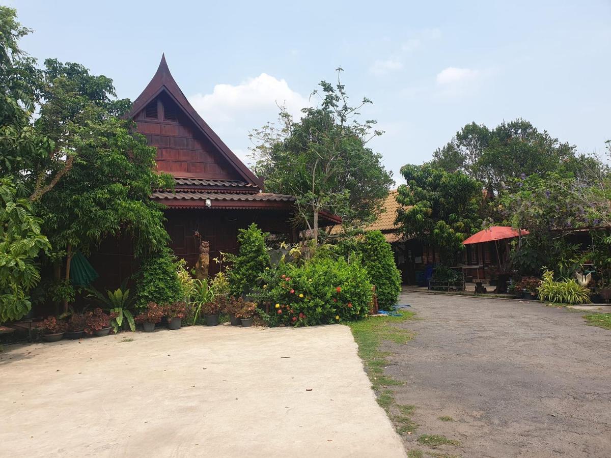 คุ้มวราเฮือนไทย - Housity