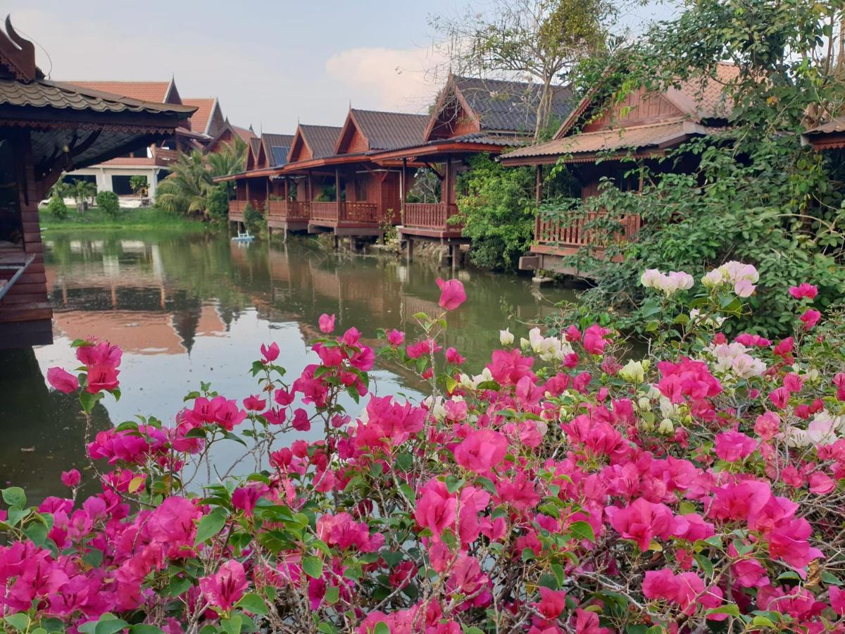 คุ้มวราเฮือนไทย - Housity