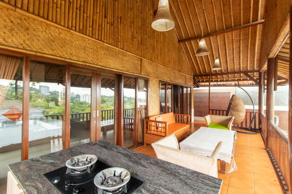 Family Only Pool & Mountain View Modern Bamboo Villa - De Reiz Ethnic Syariah - Housity