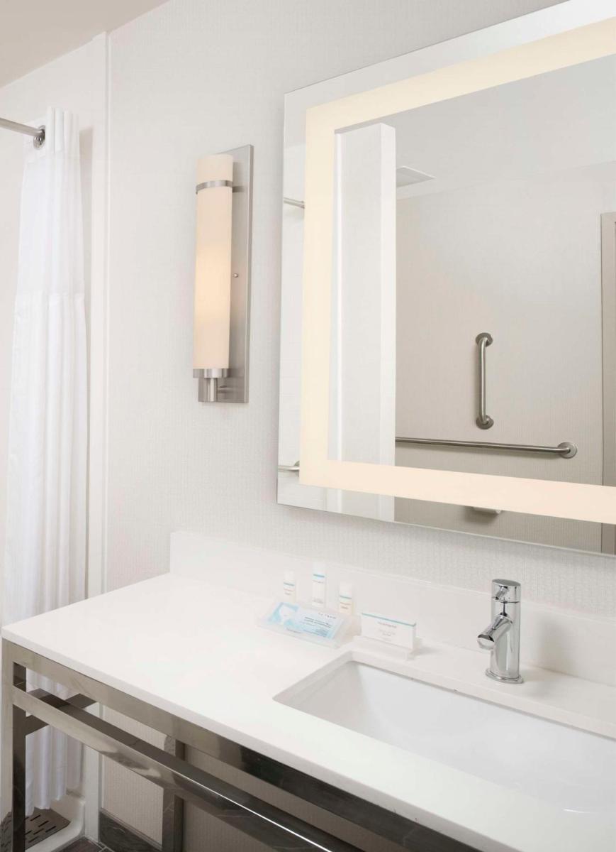 Hilton Garden Inn San Antonio Downtown Riverwalk - Hizvo