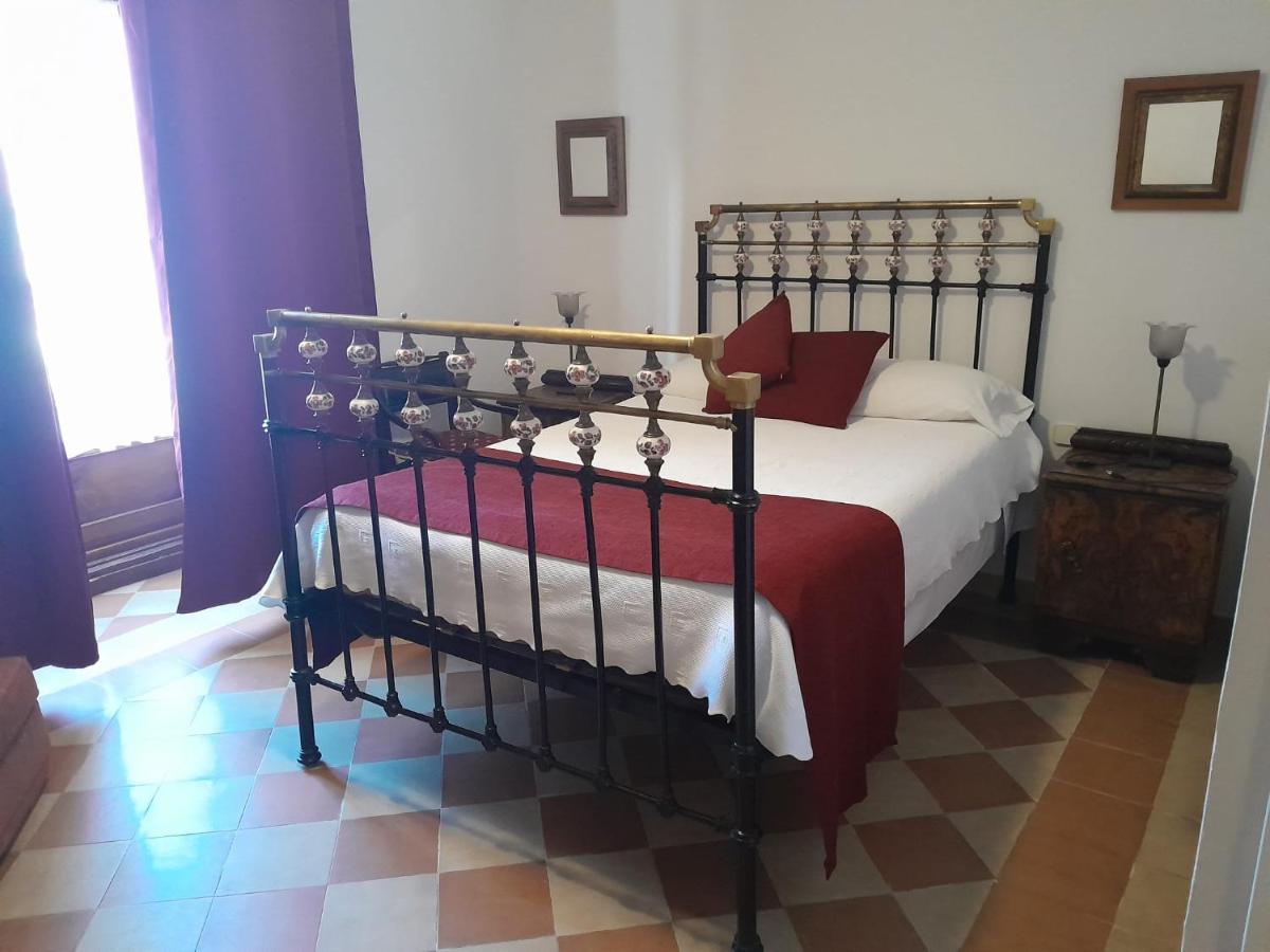 Hostal Puerta Medina - Housity