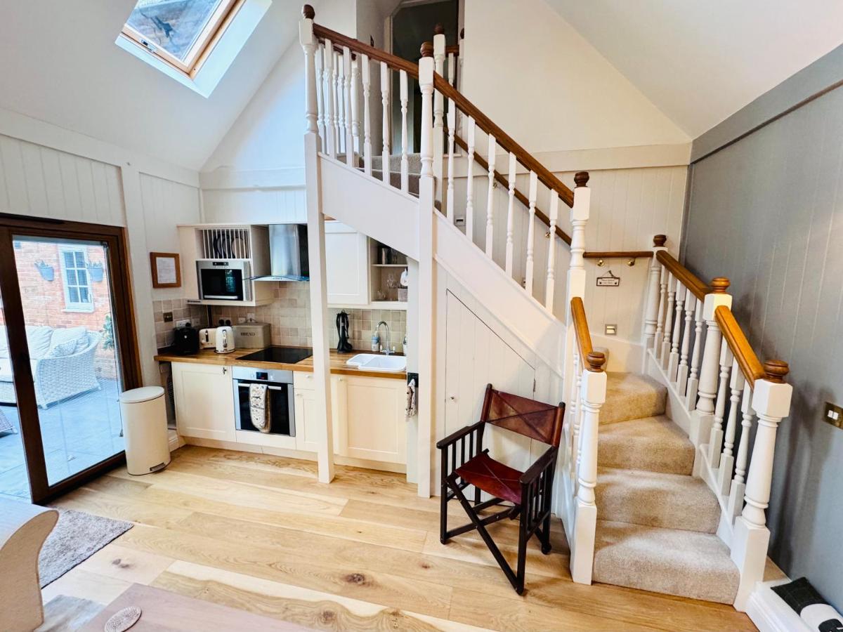 Little Woodside a beautiful New Forest self contained private luxury annexe - Housity