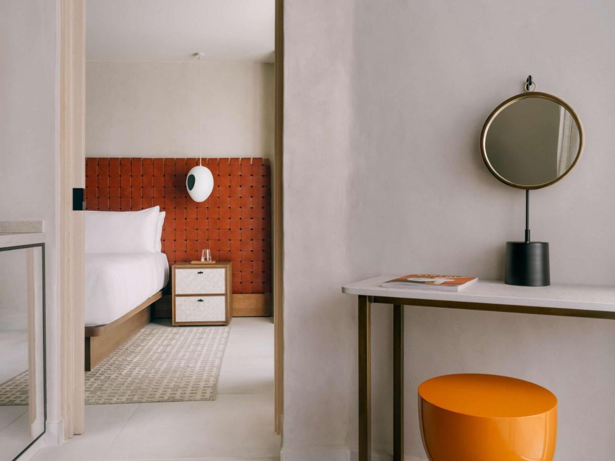 Cama o camas de una habitación en Mondrian Ibiza