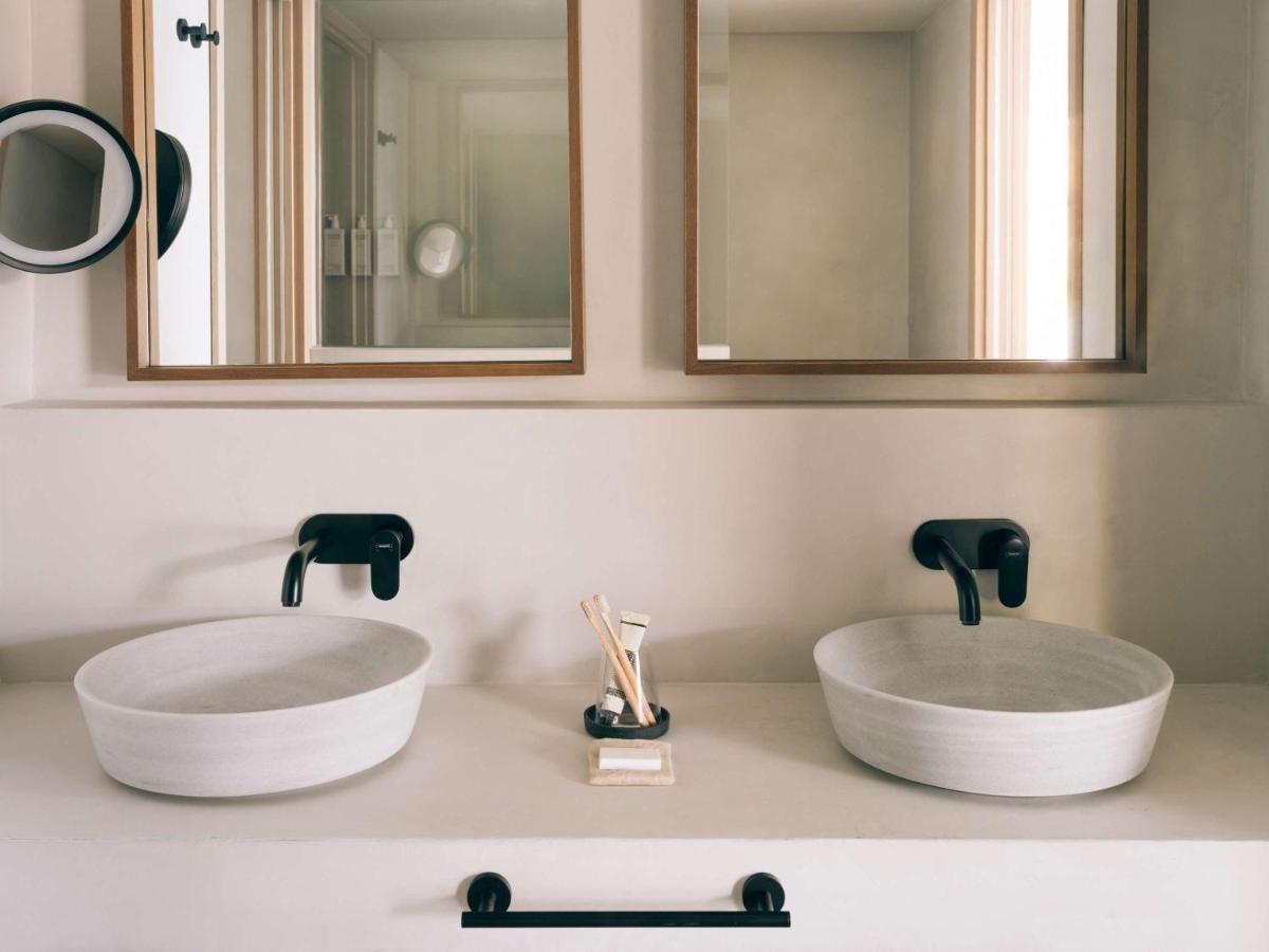 Un baño de Mondrian Ibiza