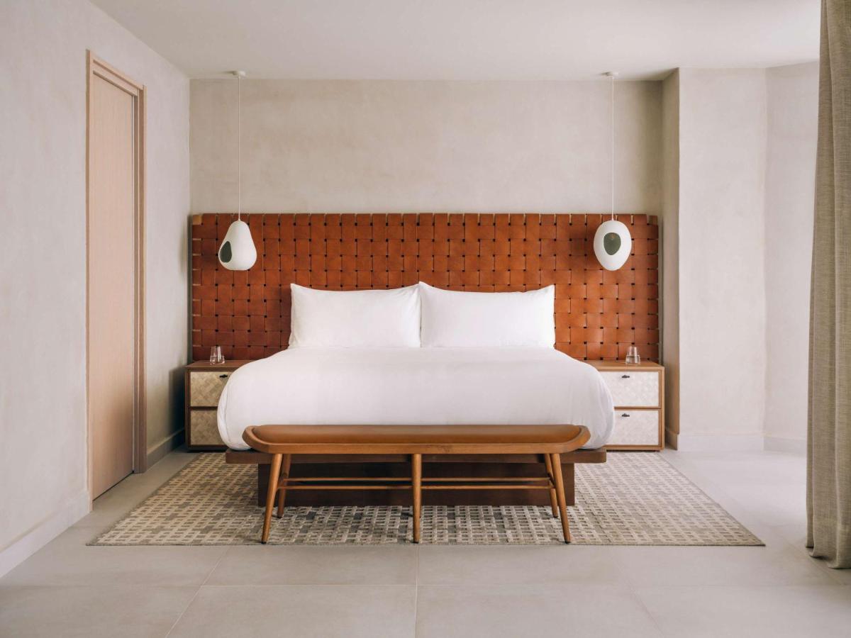 Cama o camas de una habitación en Mondrian Ibiza