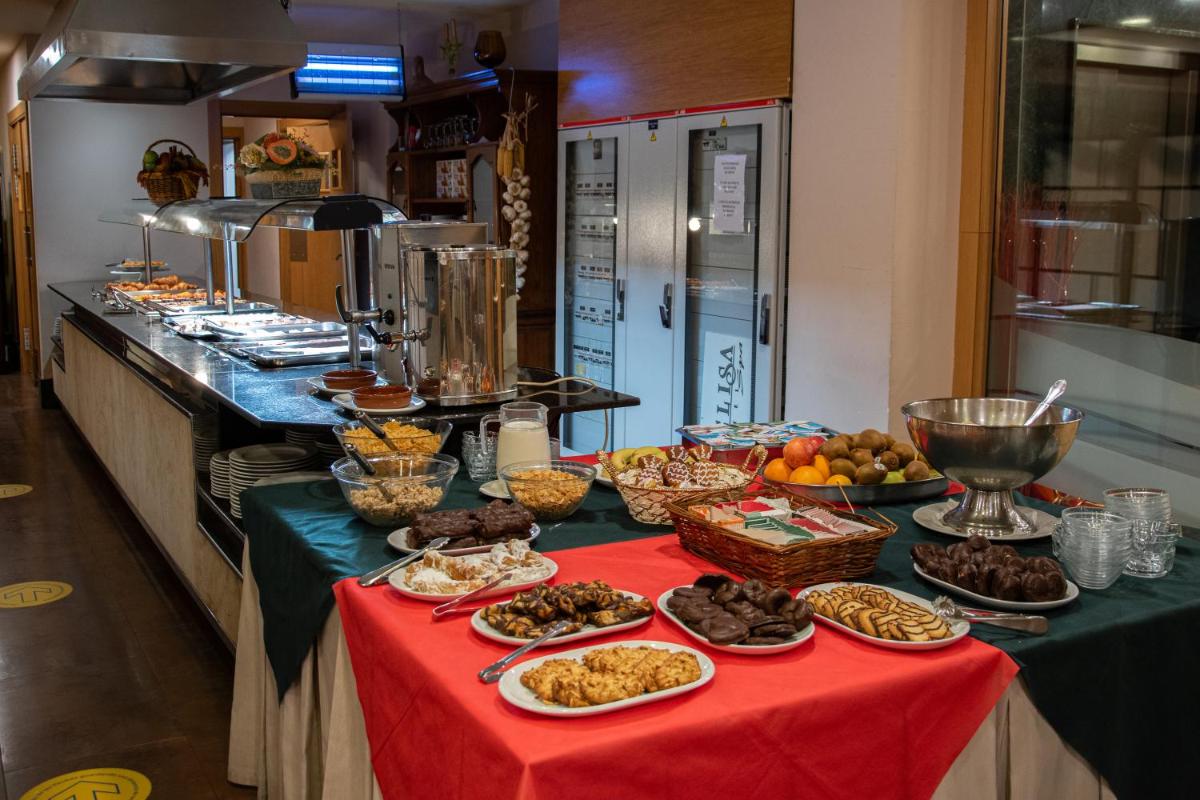 Comida en o cerca de este hotel