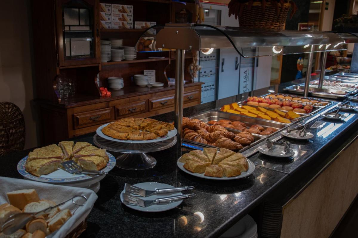 Comida en o cerca de este hotel