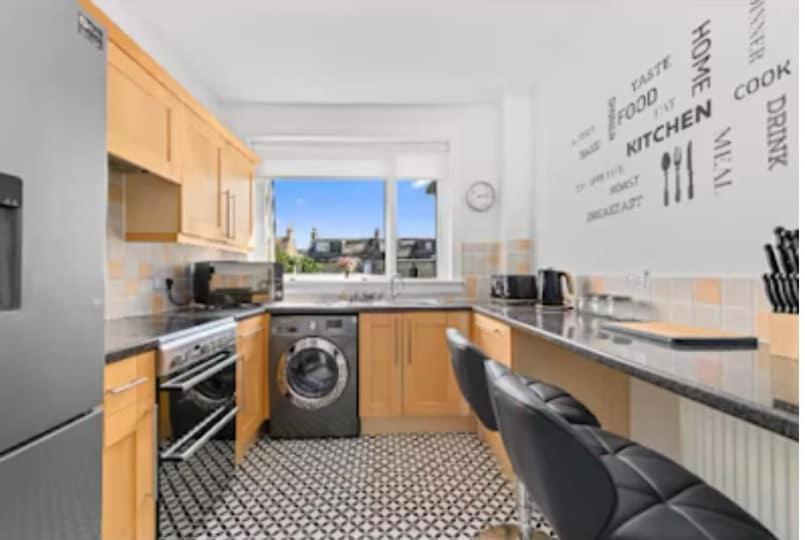 Grangeburn Residence - 2 bedroom home with parking - Housity