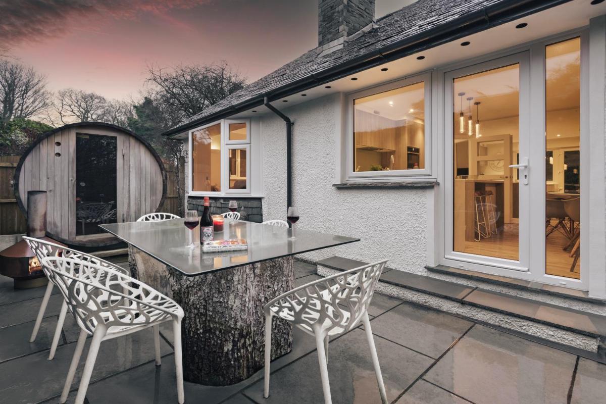 Woodlands Family Retreat Windermere with Hot Tub and Sauna - Housity