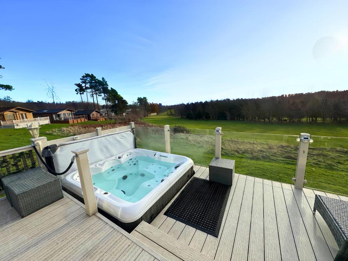 Hot Tub Lodge Percy Wood Golf Course - Housity