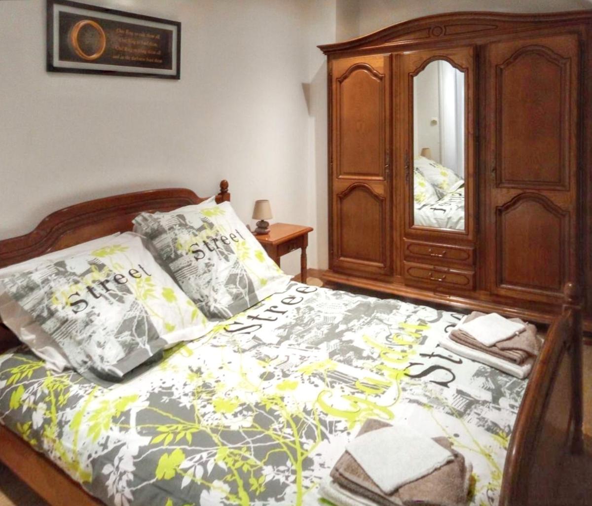 Maison charmante a Bleneau avec jardin et equipements modernes - Housity