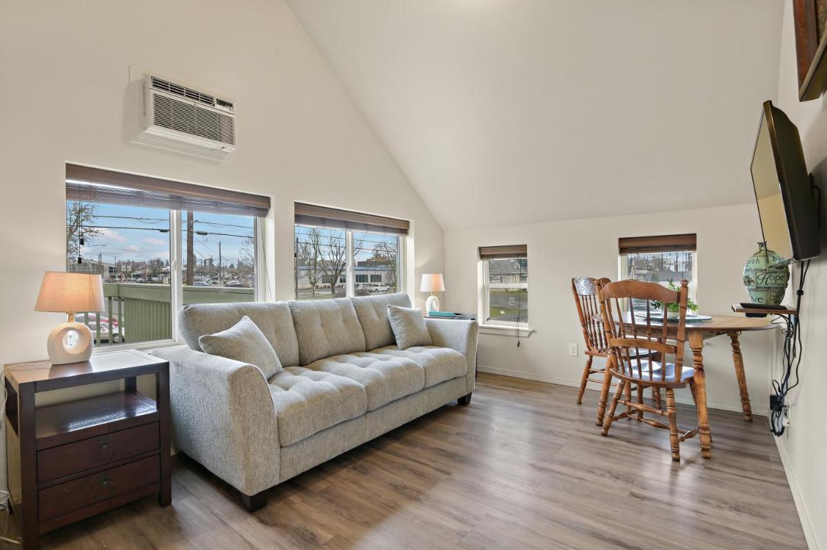 Maple Leaf Manor Suites - Housity