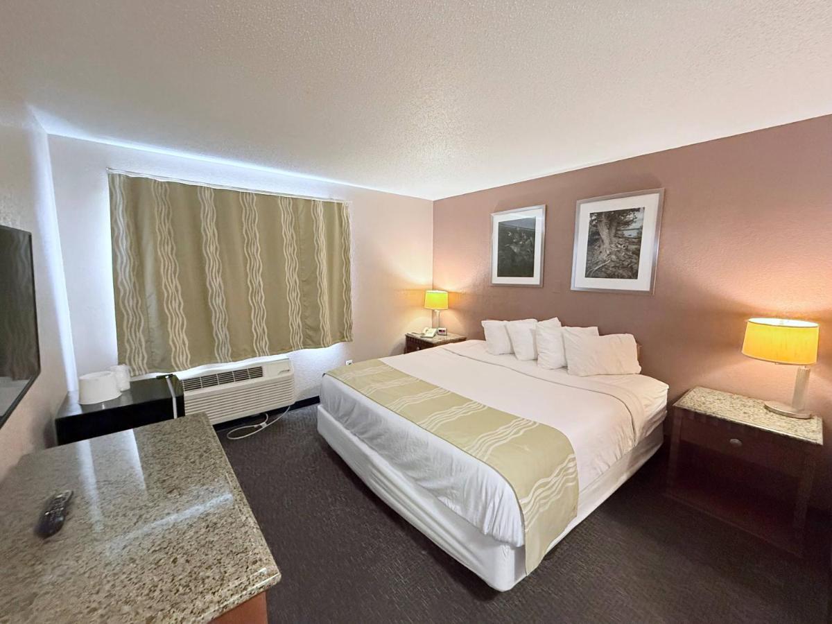 Bison Inn & Suites on University - Housity