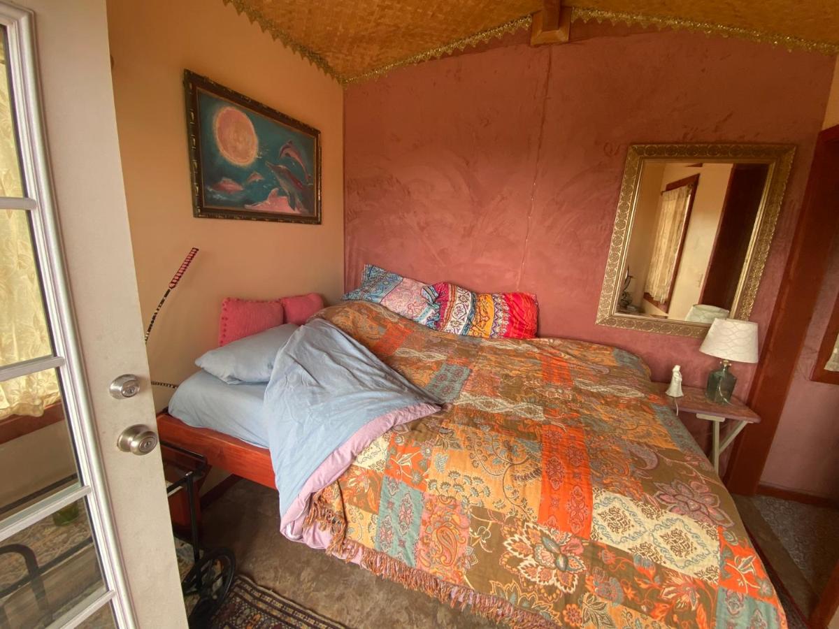 Artsy Cabin on Organic Farm - Housity