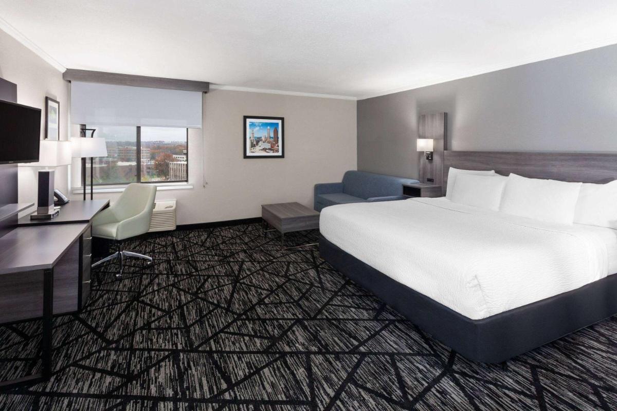 La Quinta Inn by Wyndham Cleveland Independence - Housity