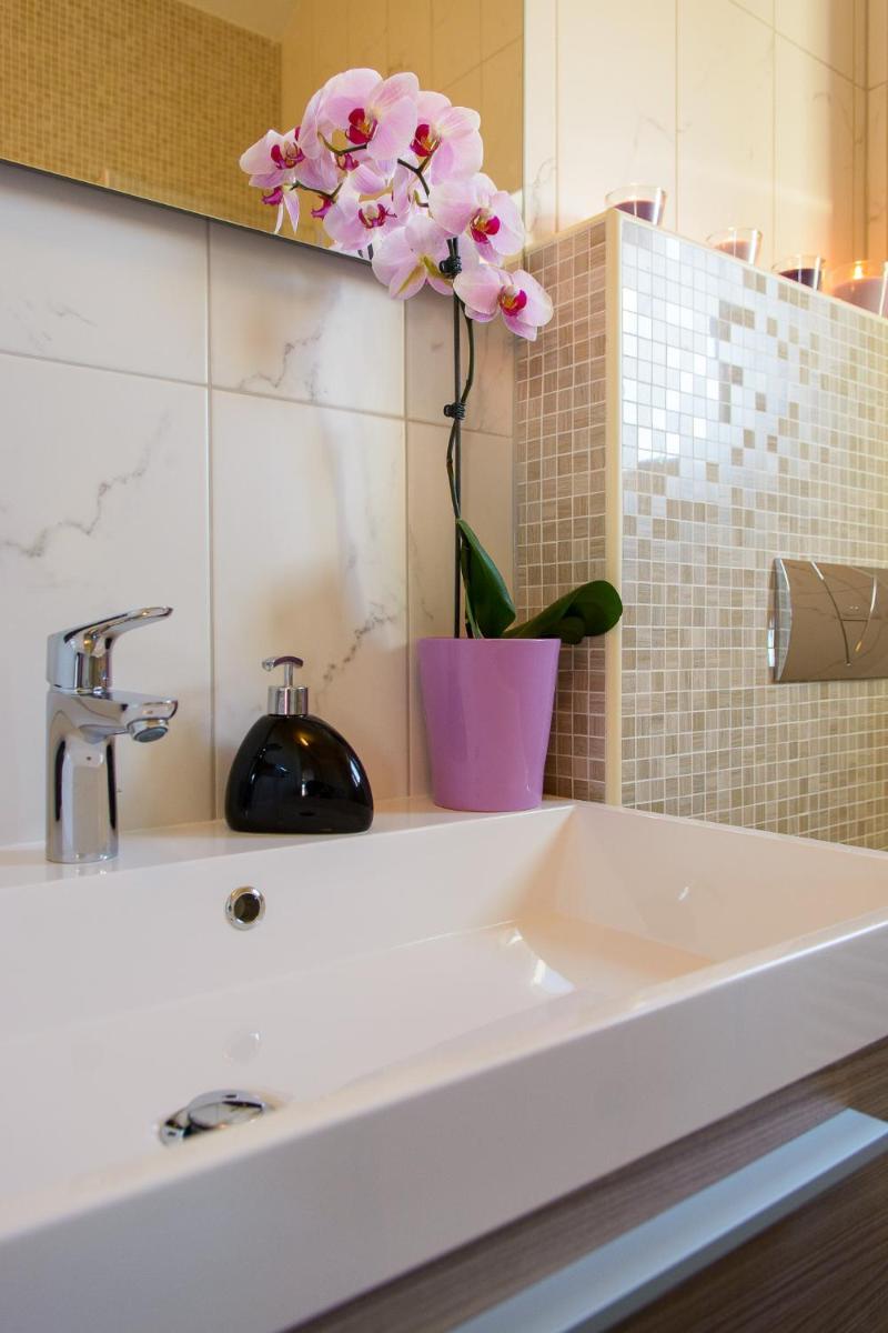 Apartments Topli Bok - Housity