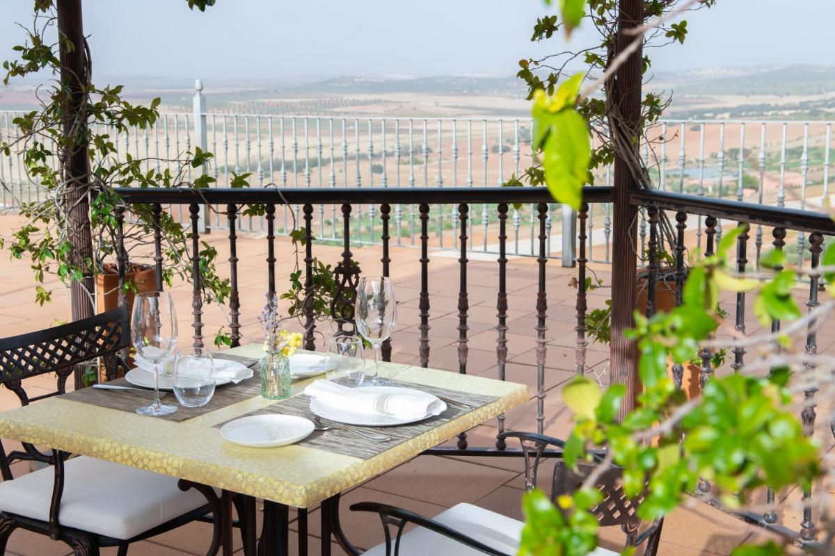 Un balcón o terraza de Hotel La Caminera Club de Campo