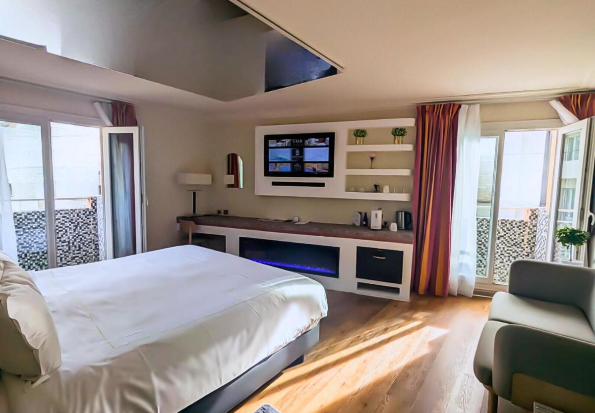 Un ou plusieurs lits dans un hébergement de l'établissement Grand Tonic Hotel & SPA NUXE