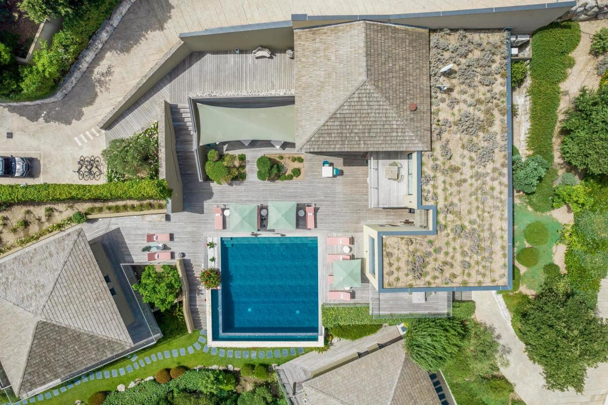 Piscine de l'établissement Hôtel Version Maquis Santa Manza ou située à proximité