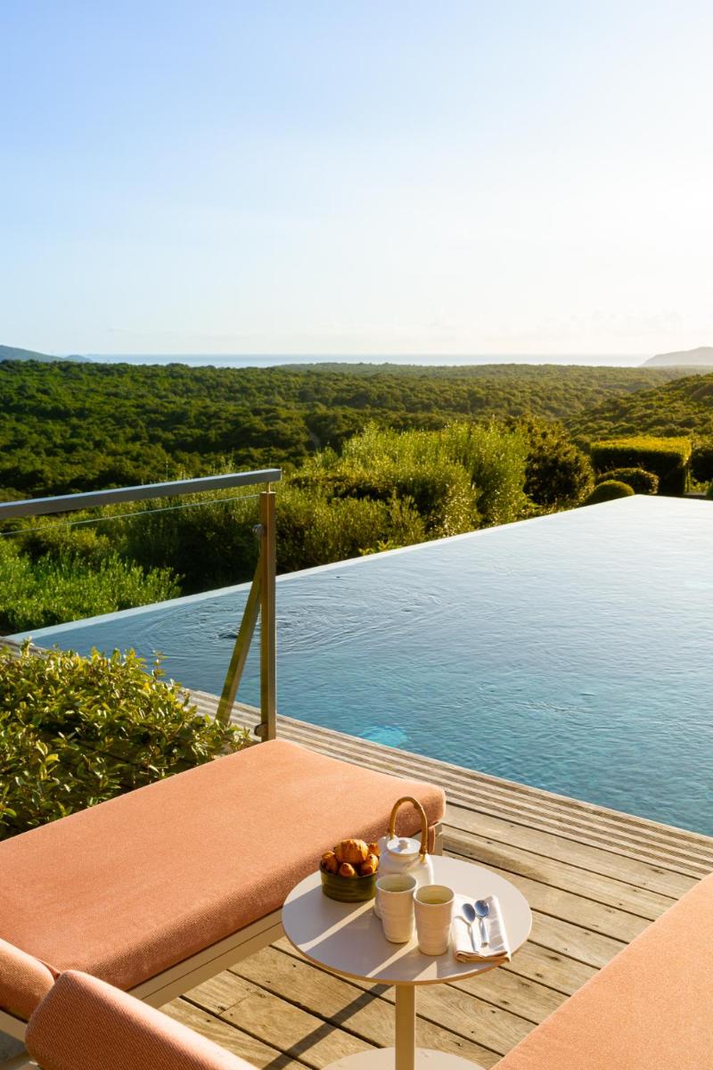 Piscine de l'établissement Hôtel Version Maquis Santa Manza ou située à proximité