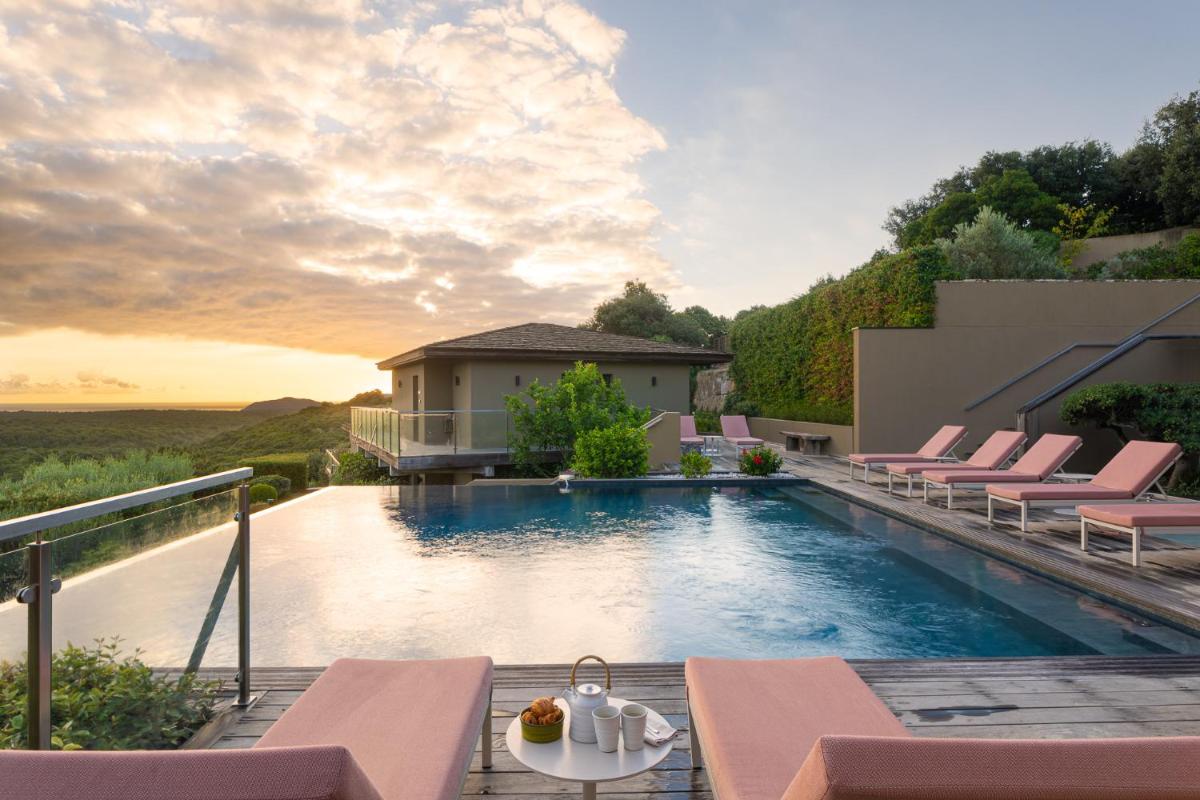 Piscine de l'établissement Hôtel Version Maquis Santa Manza ou située à proximité
