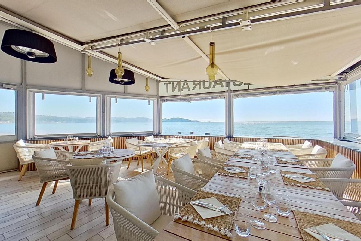 Vue générale sur la mer ou vue sur la mer prise depuis l'hôtel
