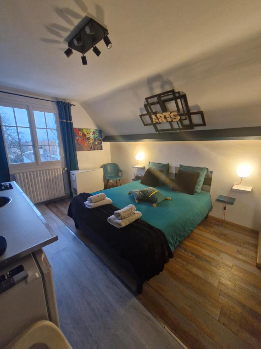 Studio et chambres d'hôtes les nuits de Gesnes - Housity