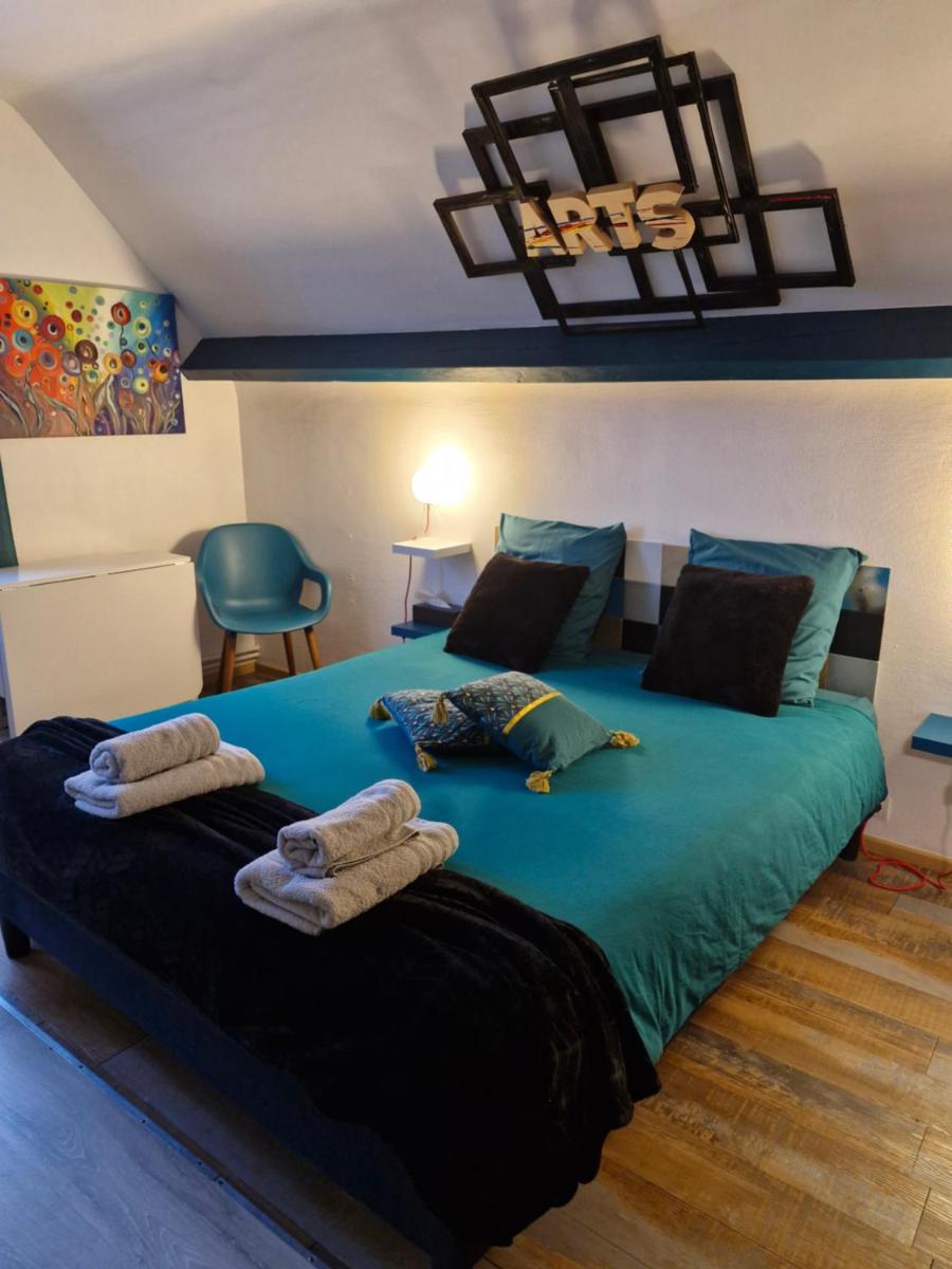 Studio et chambres d'hôtes les nuits de Gesnes - Housity