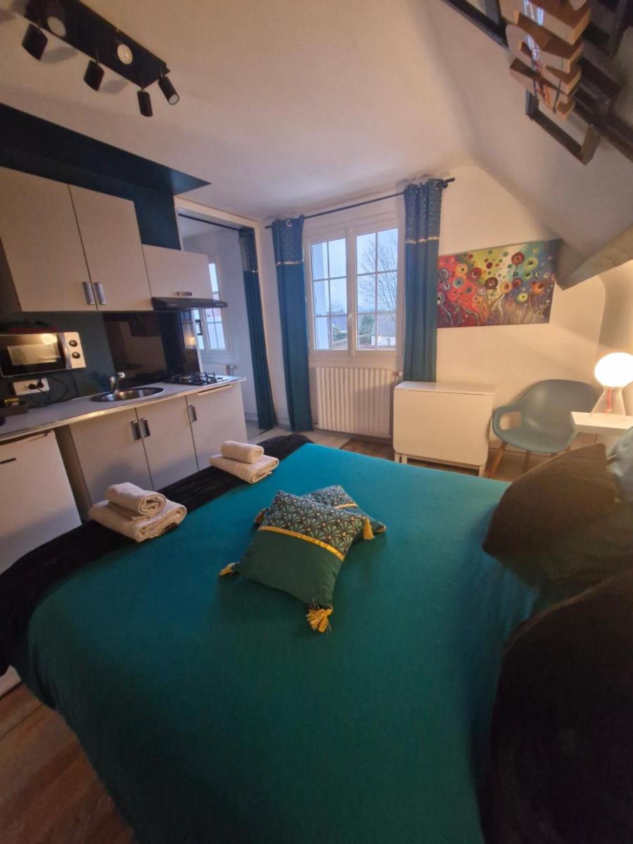 Studio et chambres d'hôtes les nuits de Gesnes - Housity