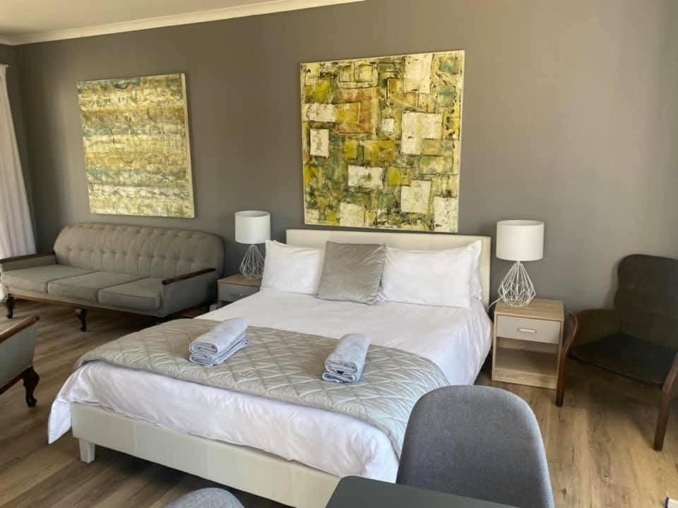 The Grey Plow - Housity