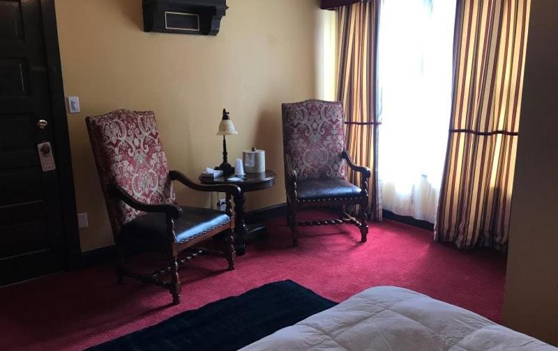 Ye Olde English Inn - Housity