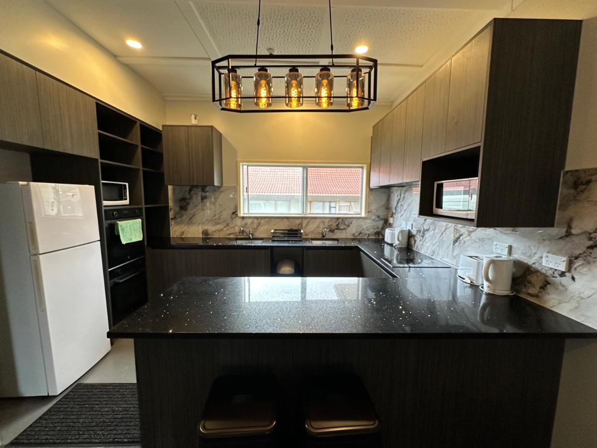 Airport Westney Lodge - Housity