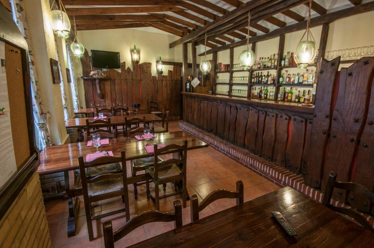 Hostal Ayestaran II - Housity