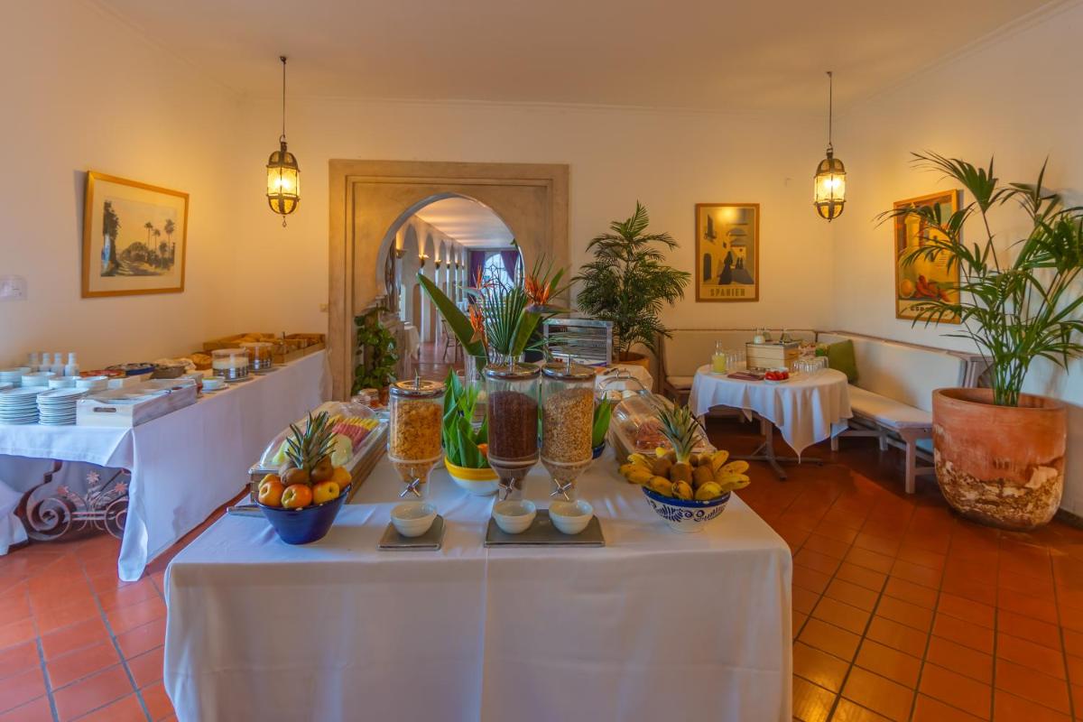 Comida en o cerca de este hotel