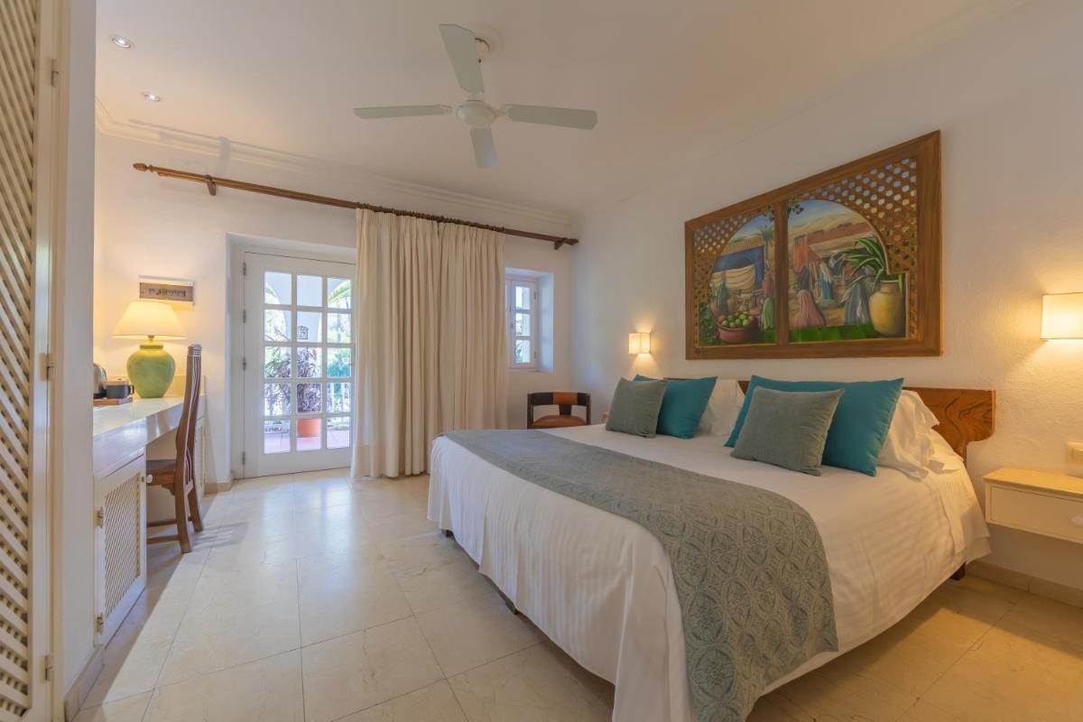 Cama o camas de una habitación en Hurricane Beach Hotel