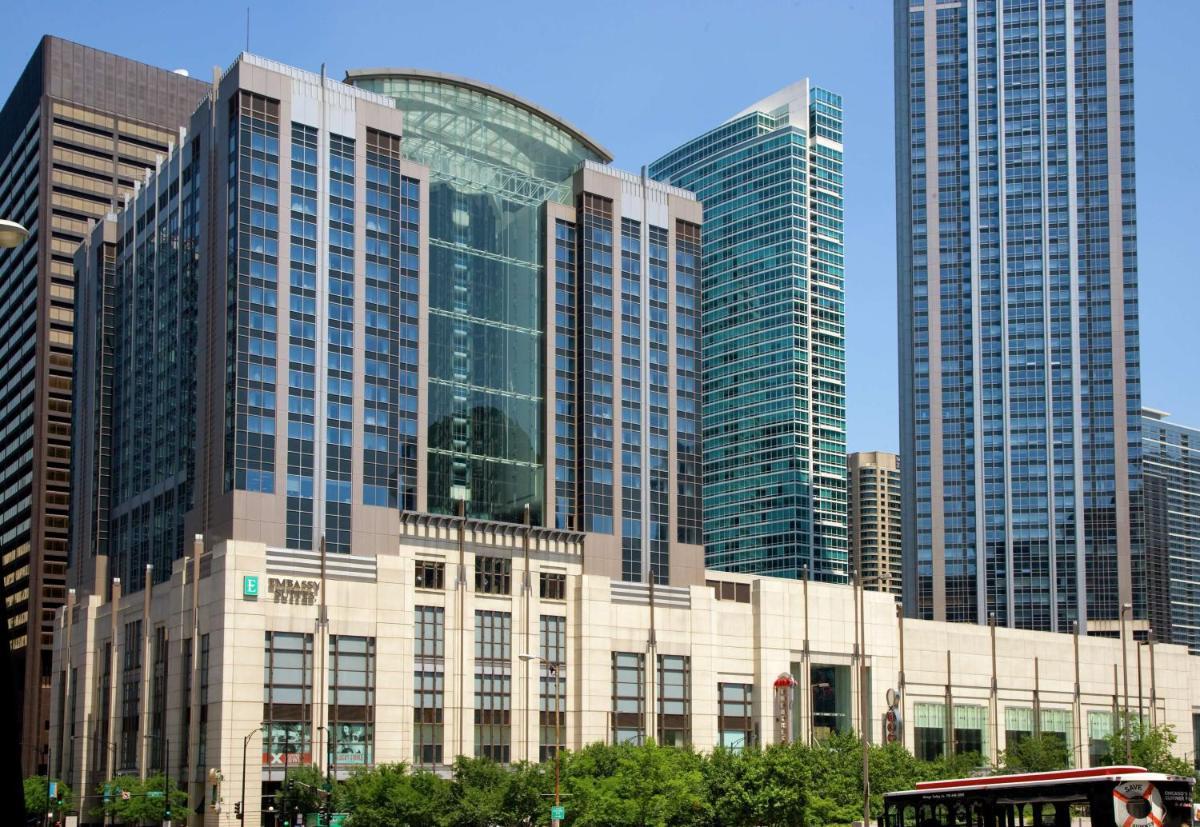 Embassy Suites by Hilton Chicago Downtown Magnificent Mile - Housity