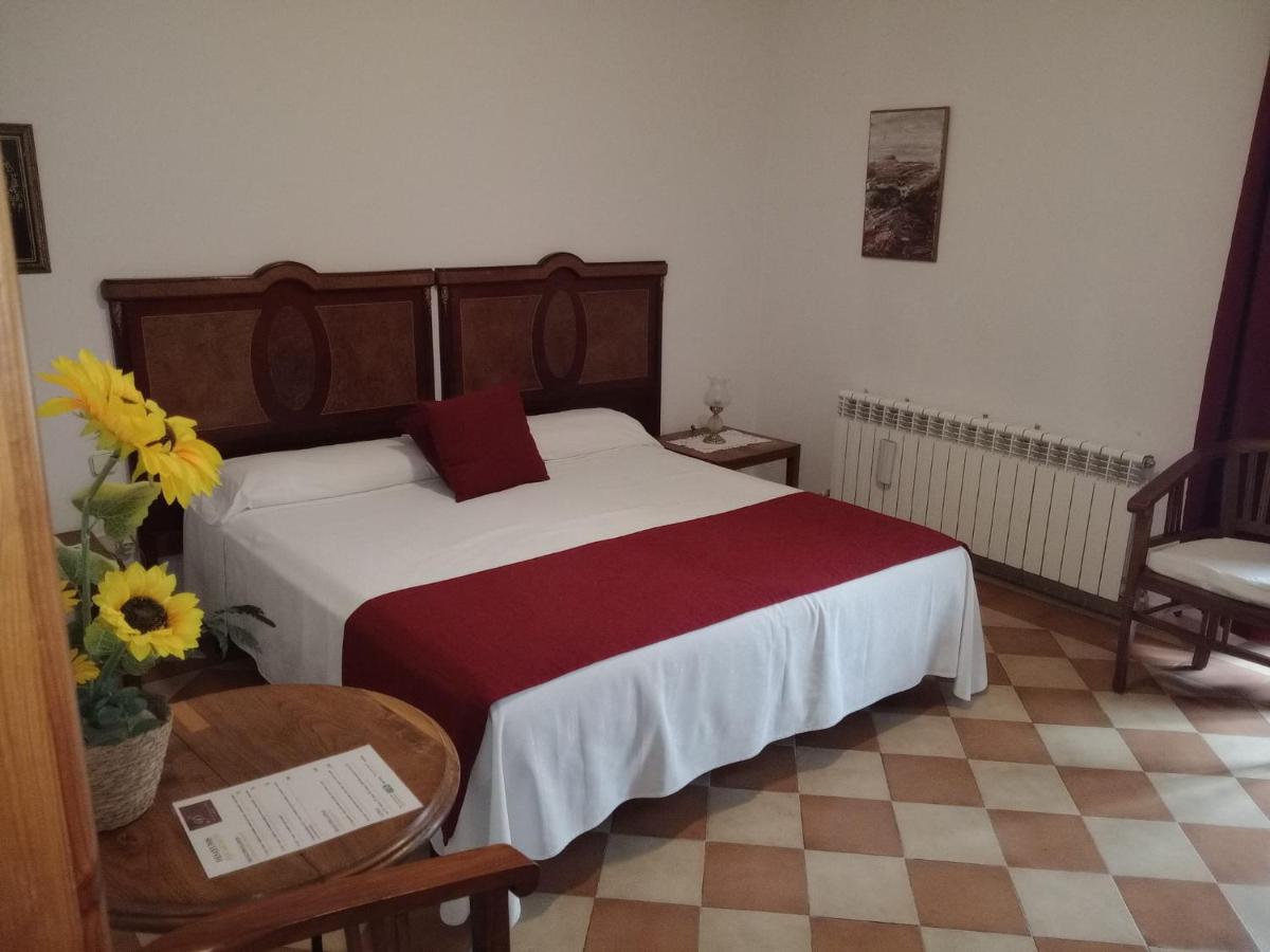 Hostal Puerta Medina - Housity
