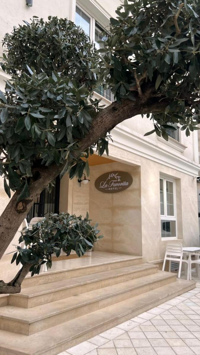 Hotel La Favorita - Housity