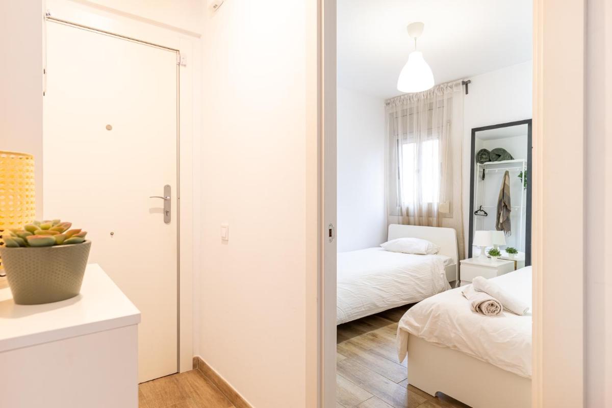 Josep Tarradellas Entire Apartment - Housity